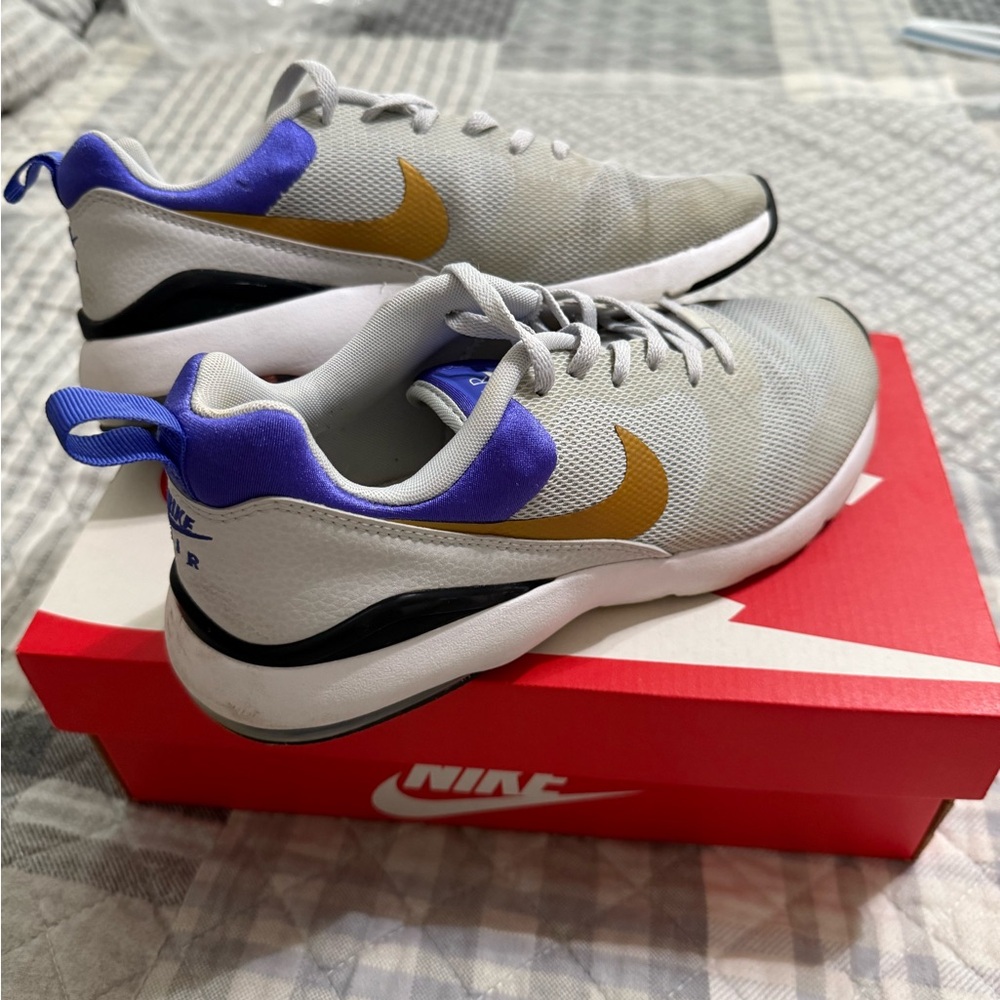 Nike Gray and Gold Sneakers Sleek Design